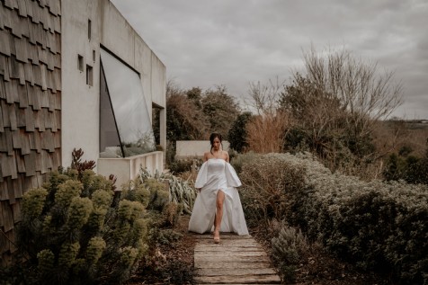 Elegant modernity for a Cornish elopement