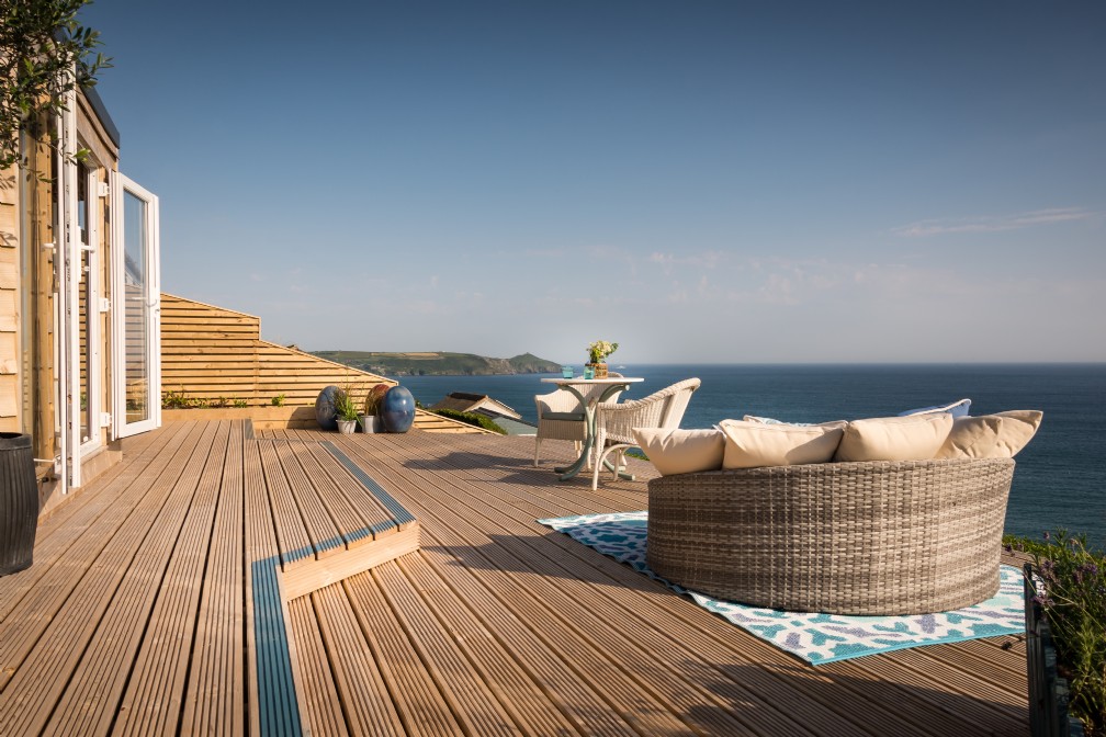 Daydreamer | Luxury Beach Hut | Freathy Cliff, Whitsand Bay