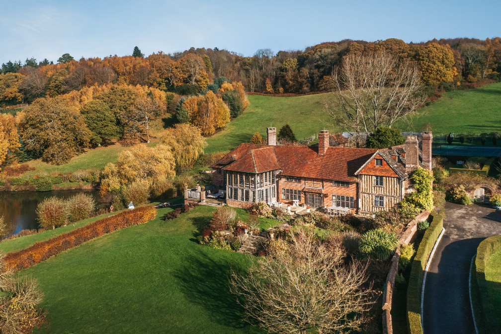 Guinevere | Luxury Self-Catering Manor | Shamley Green, Willinghurst