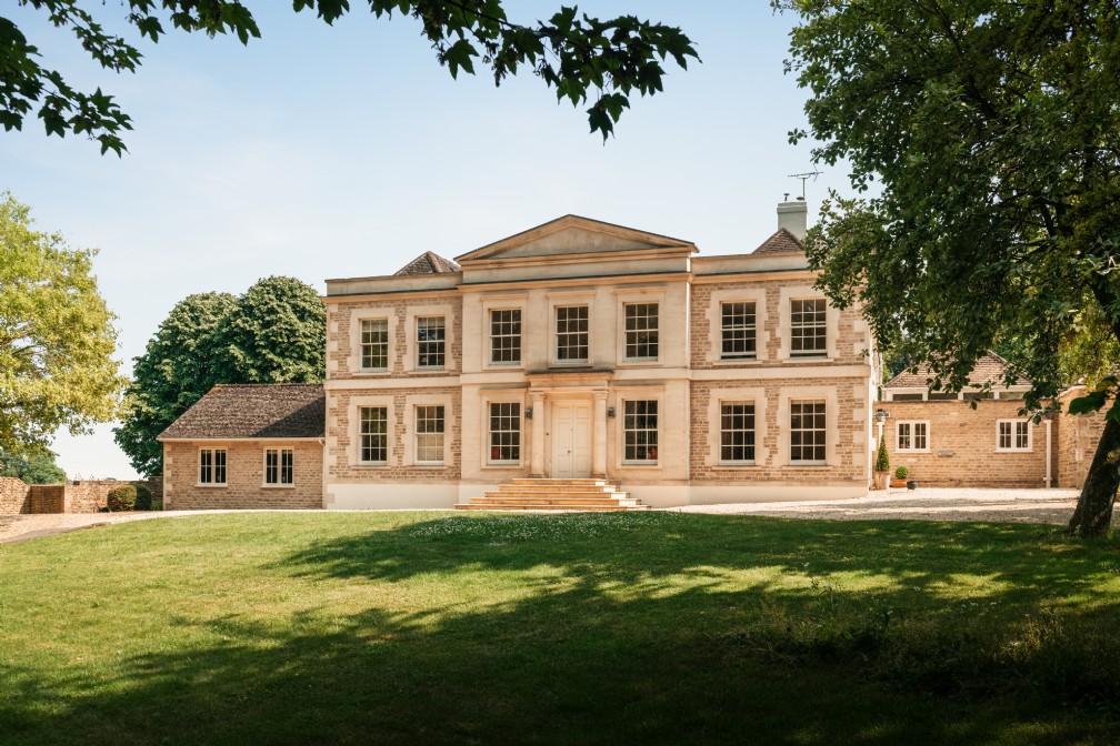 Large Country House near Cirencester in Ampney Crucis, Cotswolds