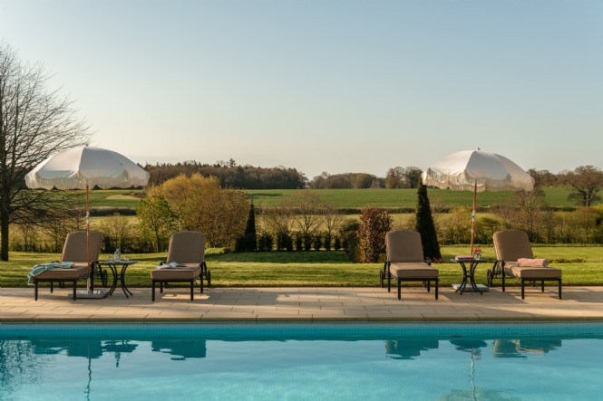 The sparkling pool seems to have been lifted from Lombardy
