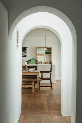 Wood flooring harmonises with modern design elements