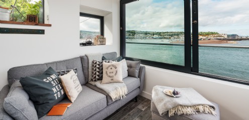 The first floor living area makes the most of the ´best views in Shaldon´
