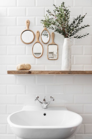 A simple, pared back design scheme ensures the setting is centre stage
