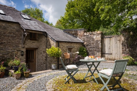A Summer Engagement at Twelve Penny Barn